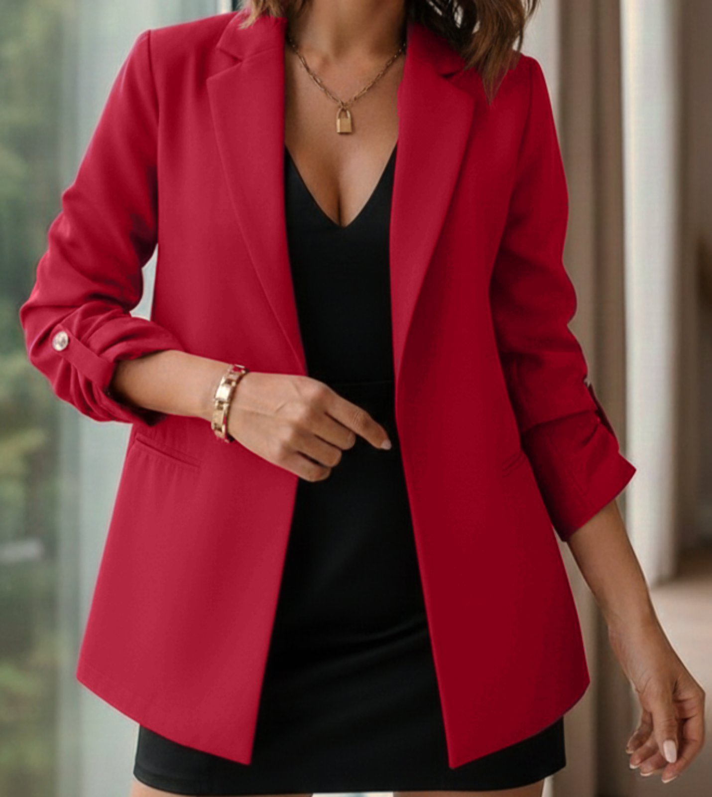 Пиджак женский приталенный с карманом со шлевками на рукавах