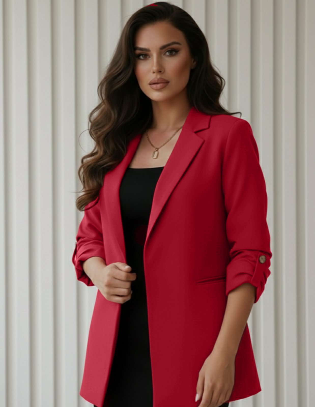 Пиджак женский приталенный с карманом со шлевками на рукавах