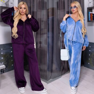 Костюм жіночий, велюровий, від 50 до 56 р, з капюшоном